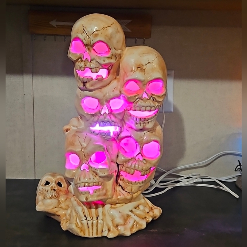 Ceramic Stacked Skeleton Skulls Lamp Unique Decor Collectible Vtg Rare HTF